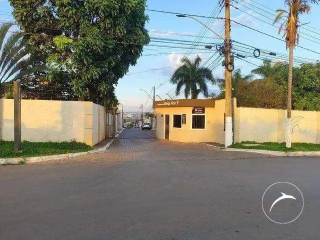 Lote com 1.00m², composto por:Casa com 2 quartos 2 Salas Cozinha Área de serviço...
