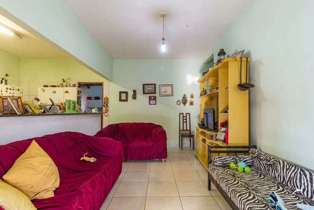 Excelente casa com laje, localizada no condomínio Esperança. Conta: - Casa de la...