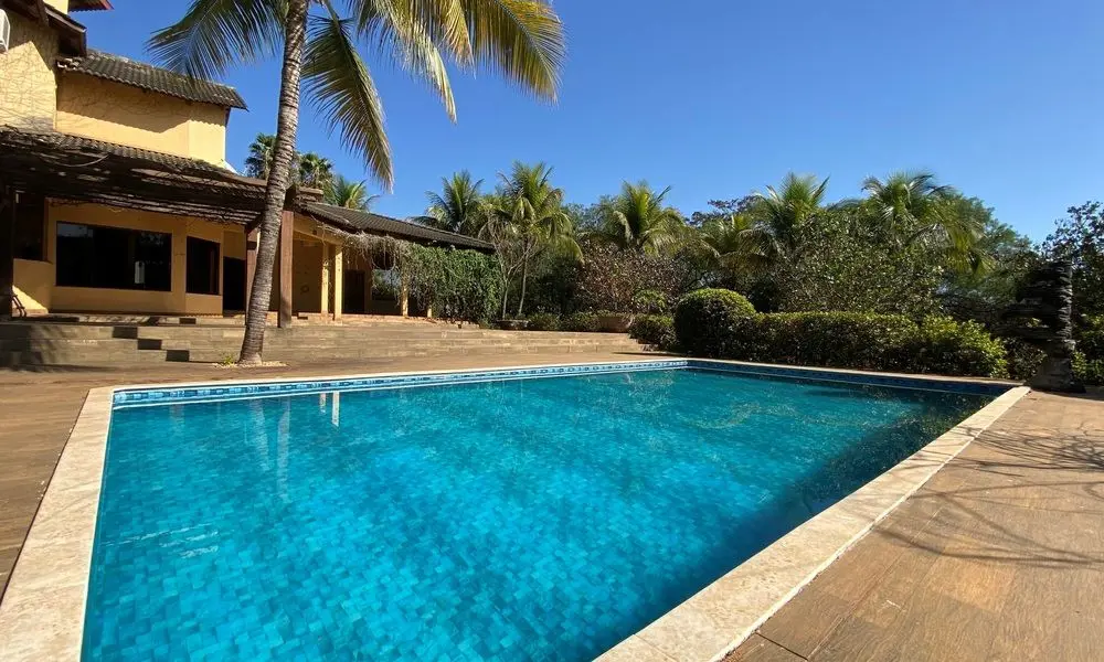 Piso superior 3 amplas suítes plenas (Máster com vista pramata). Térreo com 1 su...