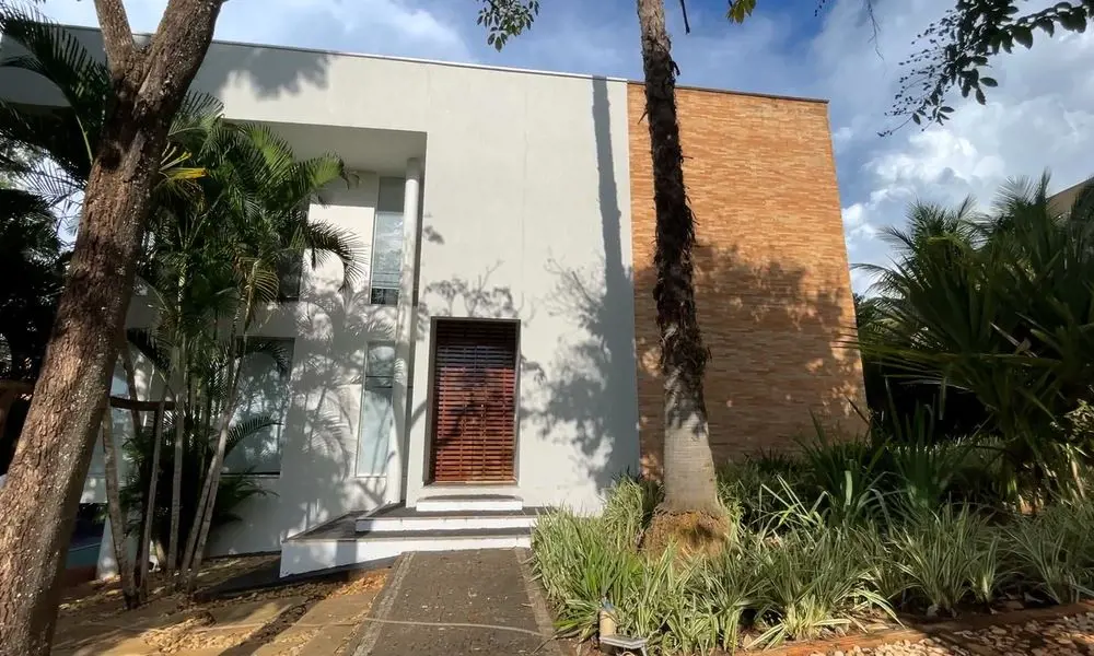 BELO SOBRADO NO ALDEIA DO VALE.Térreo com estar, escritório, lavabo, jantar com ...
