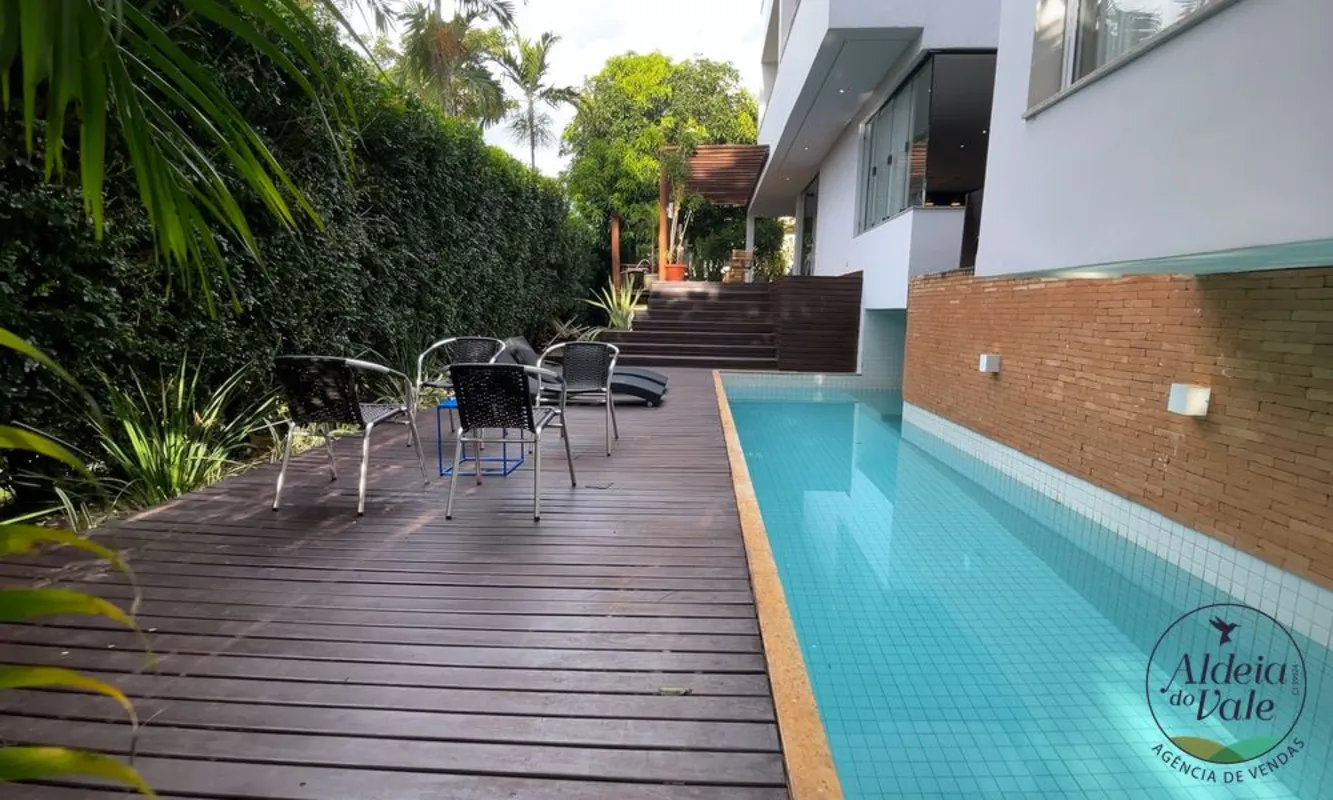 BELO SOBRADO NO ALDEIA DO VALE.Térreo com estar, escritório, lavabo, jantar com ...