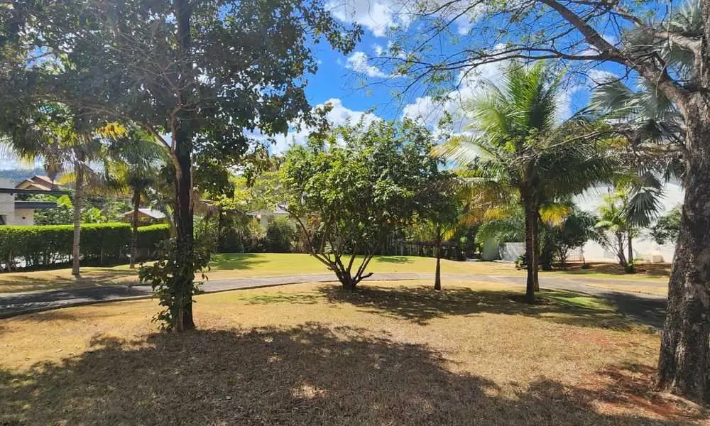 Excelente terreno de 1.296,00m² com ótima localização centralizadano condomínio,...
