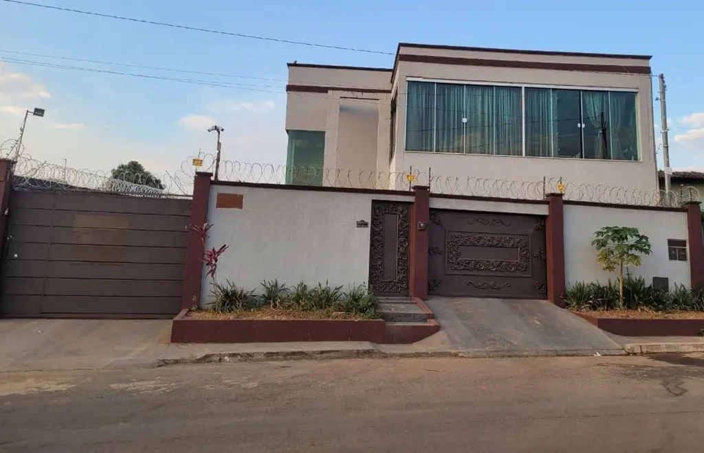 Excelente Sobrado.Piso inferior - sala de TV, quarto com suíte, quarto solteiro,...