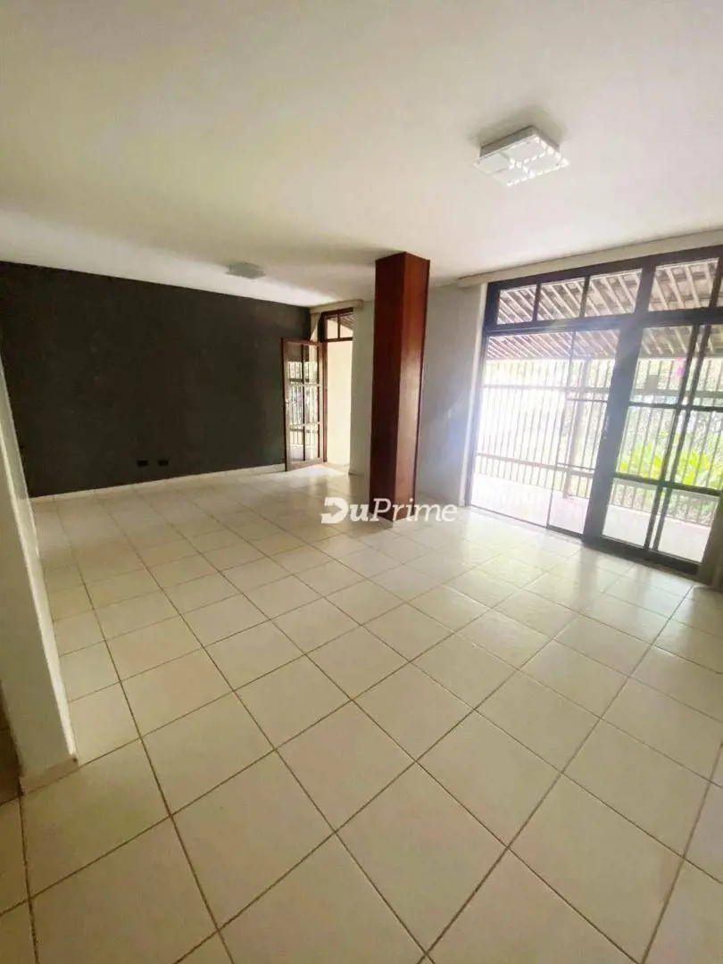 DUPRIME IMOBILIARIA VENDE - COM EXCLUSIVIDADE Permita-se morar nesta casa regada...