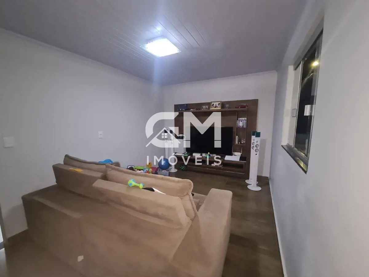 A GM Imóveis vende casa com localização privilegiada no Condomínio Serra Azul de...