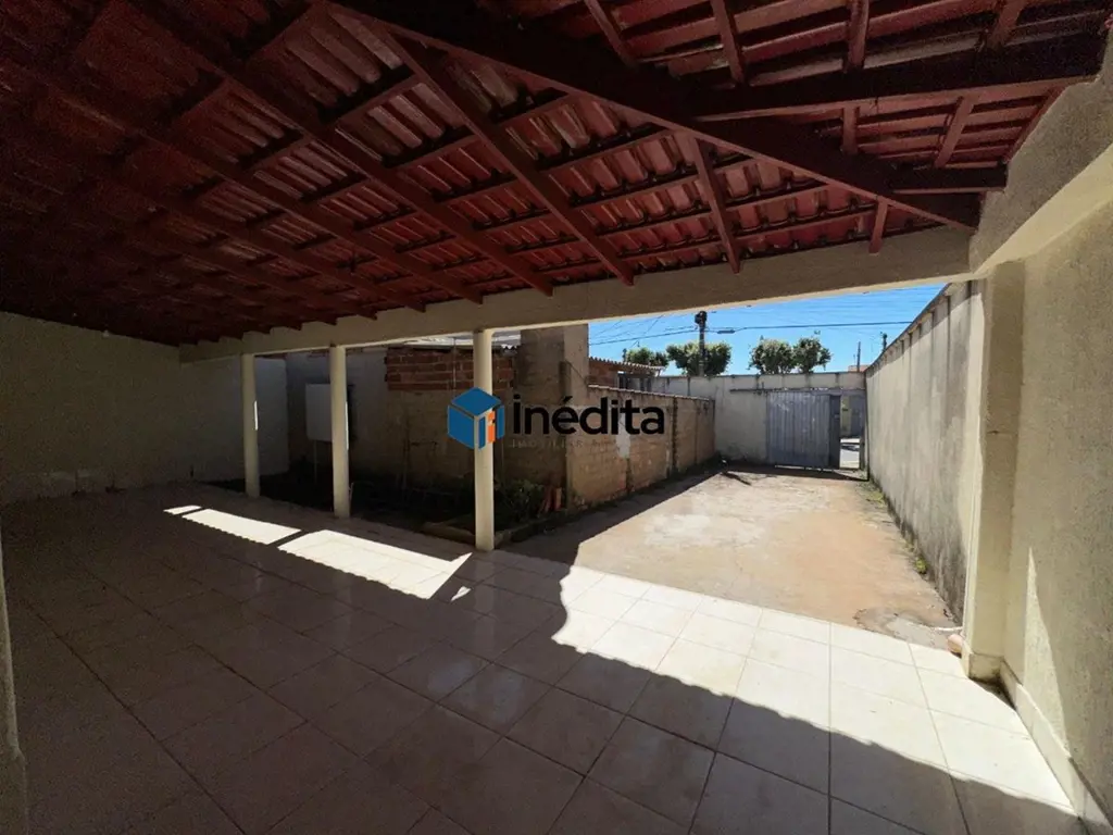 LOCALIZAÇÃO:Localizada próxima da GO-060, no Parque Santa Rita, com ótima acessi...