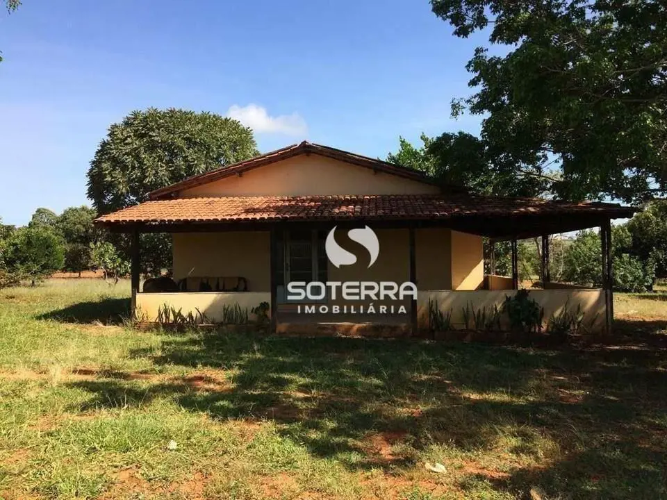 A SOTERRA IMOBILIÁRIA disponibiliza para venda imediata, uma CHÁCARA, no distrit...