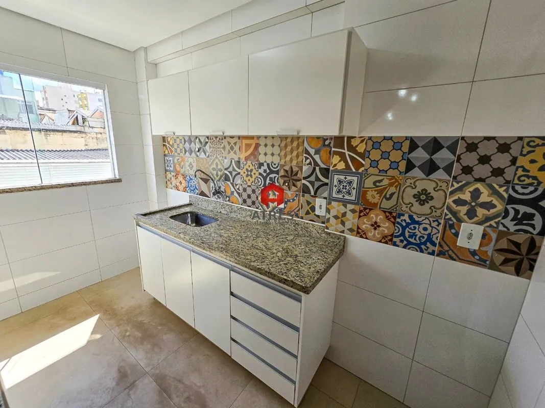 Localizada no Setor Central com aproximadamente 25m² composta de: suíte, banheir...