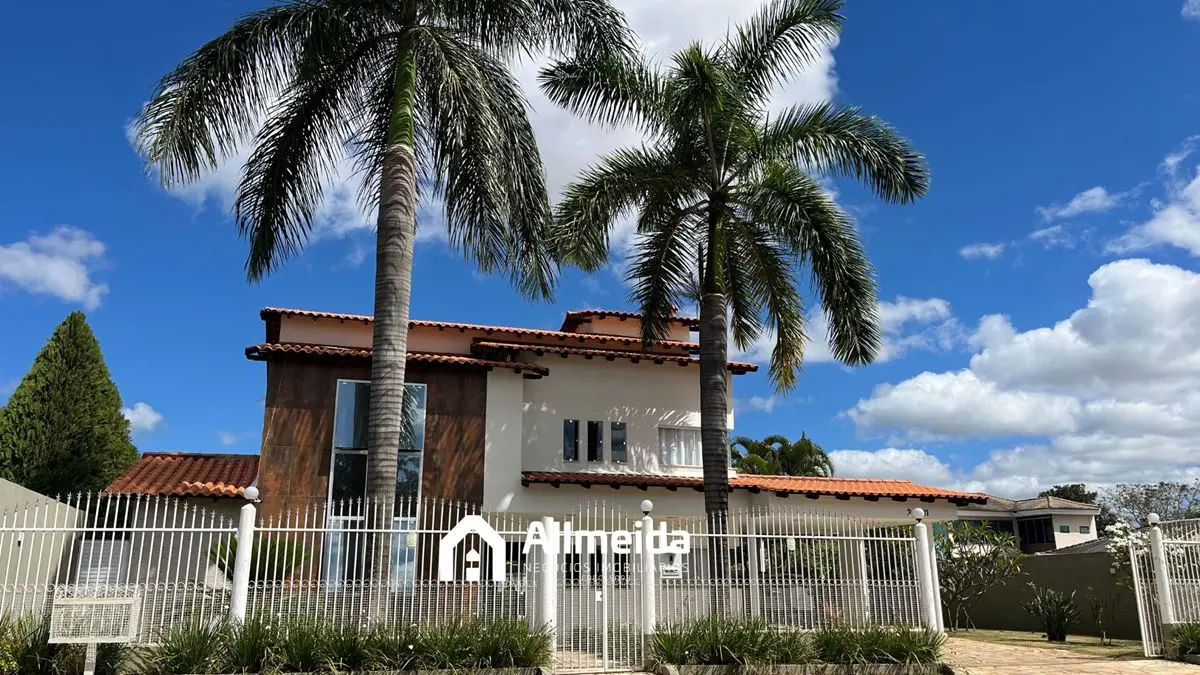 VENDO ÓTIMA CASA DE DOIS PAVIMENTOS COM 480M² BEM LOCALIZADA FRENTE PARA A AVENI...