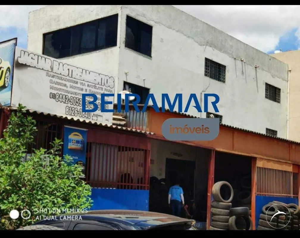 Prédio Comercial e Residencial com 2 Lojas e 2 Apartamentos na Samambaia disponí...