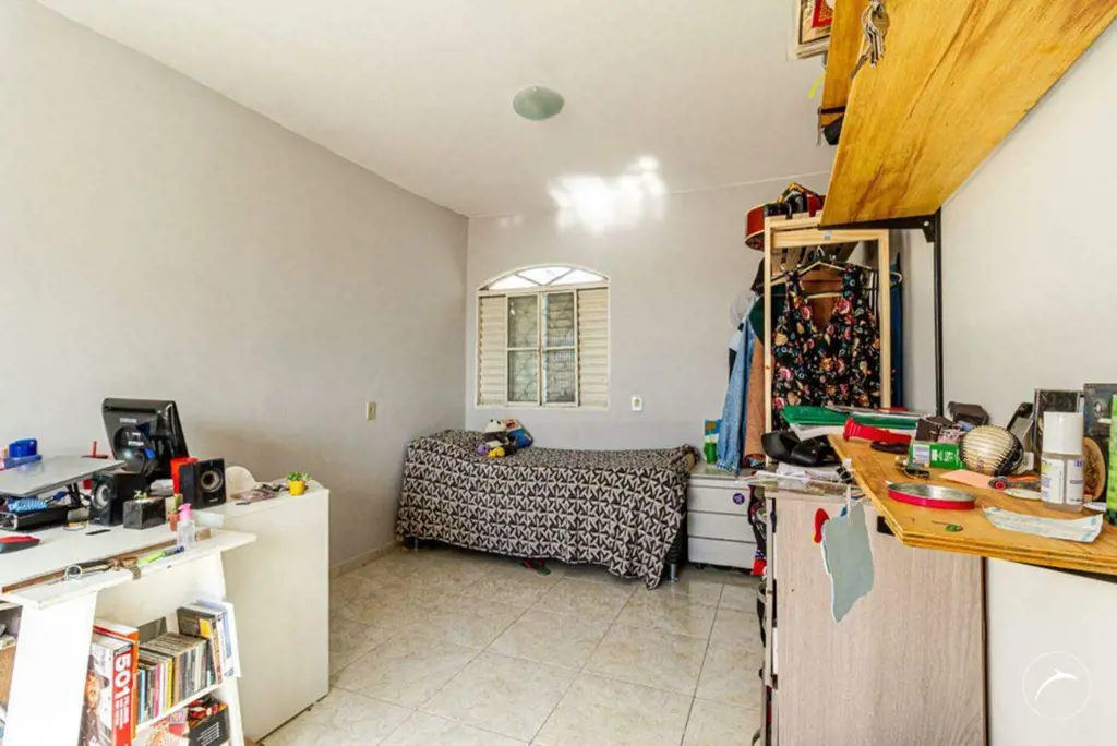 Casa térrea - 2 Quartos, sendo uma suíte - Banheiro social - Sala - Cozinha - La...