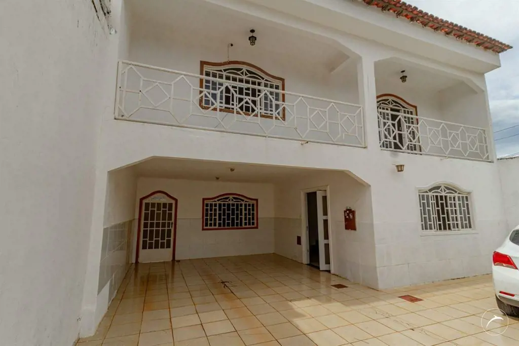 Sobrado Espaçoso de 4 QuartosTérreo:Ampla Área Social:2 Salas elegantes, ideais ...