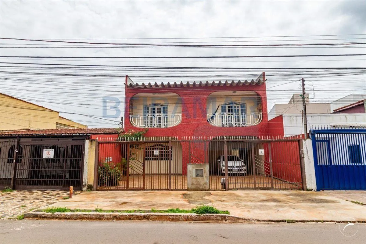 Oportunidade Imperdível - Sobrado na QNA 24 com SuíteDescubra este amplo e versá...