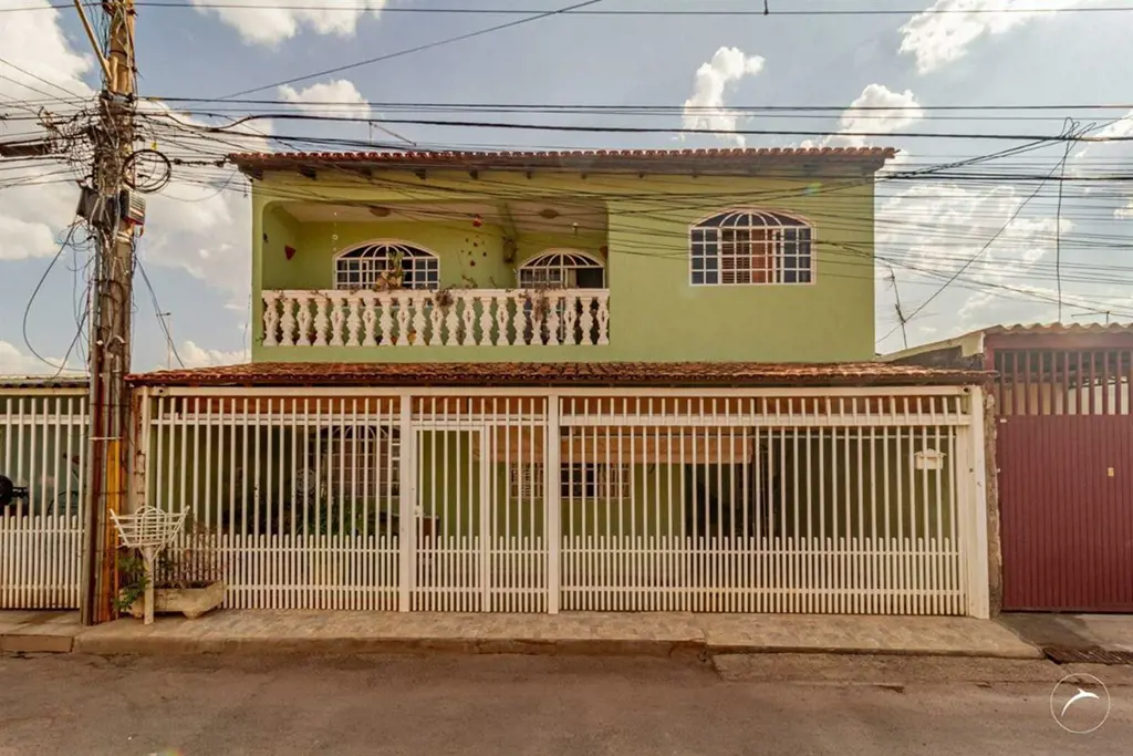 Casa Ampla e Funcional à Venda - 5 Quartos e Área de Lazer em Ceilândia SulSe vo...