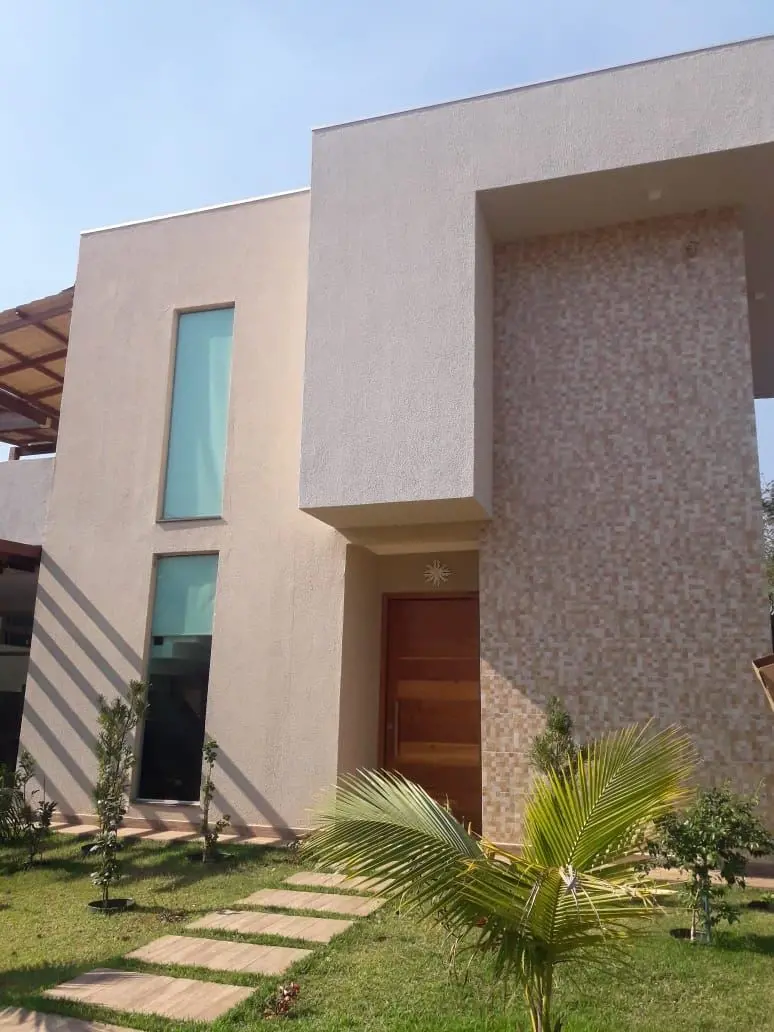 Seja bem-vindo a essa incrível residência em condomínio fechado em Pirenópolis! ...