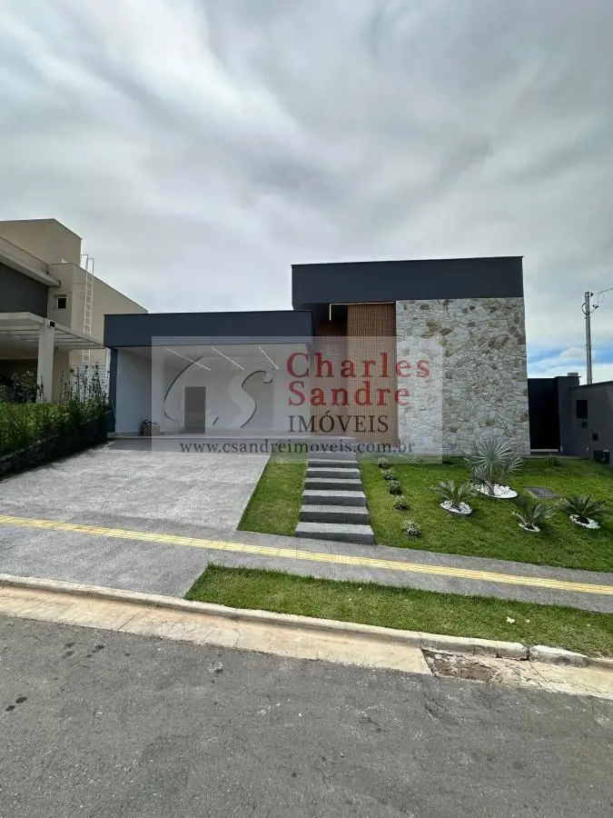 Jardins Bolonha Senador Canedo Sendo 3 suítes Garagem Cob. p/ 02 carros cobertas...