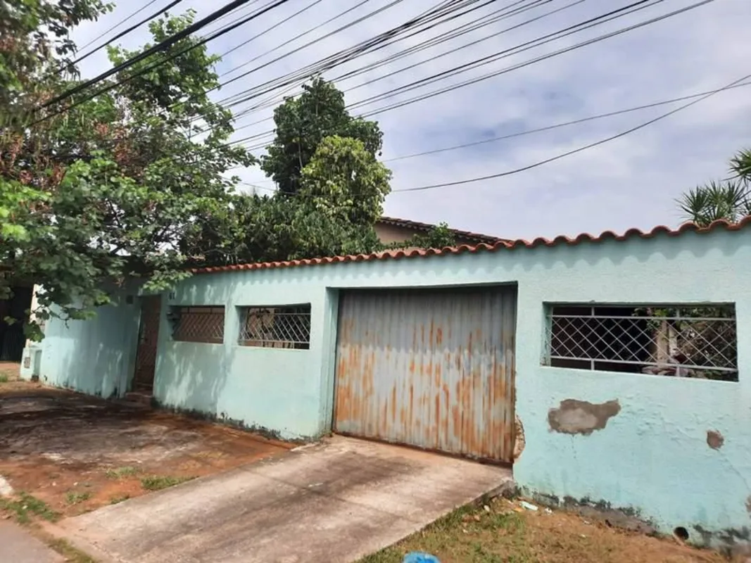 Casa no setor Bueno na laje com alpendre, sala, copa, hall de circulação, com 4 ...
