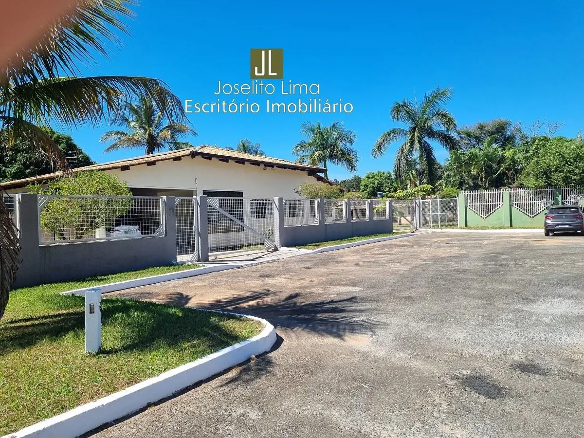 Belíssima casa térrea em Condomínio fechado na Qd 13 do Park Way em um lote de 2...