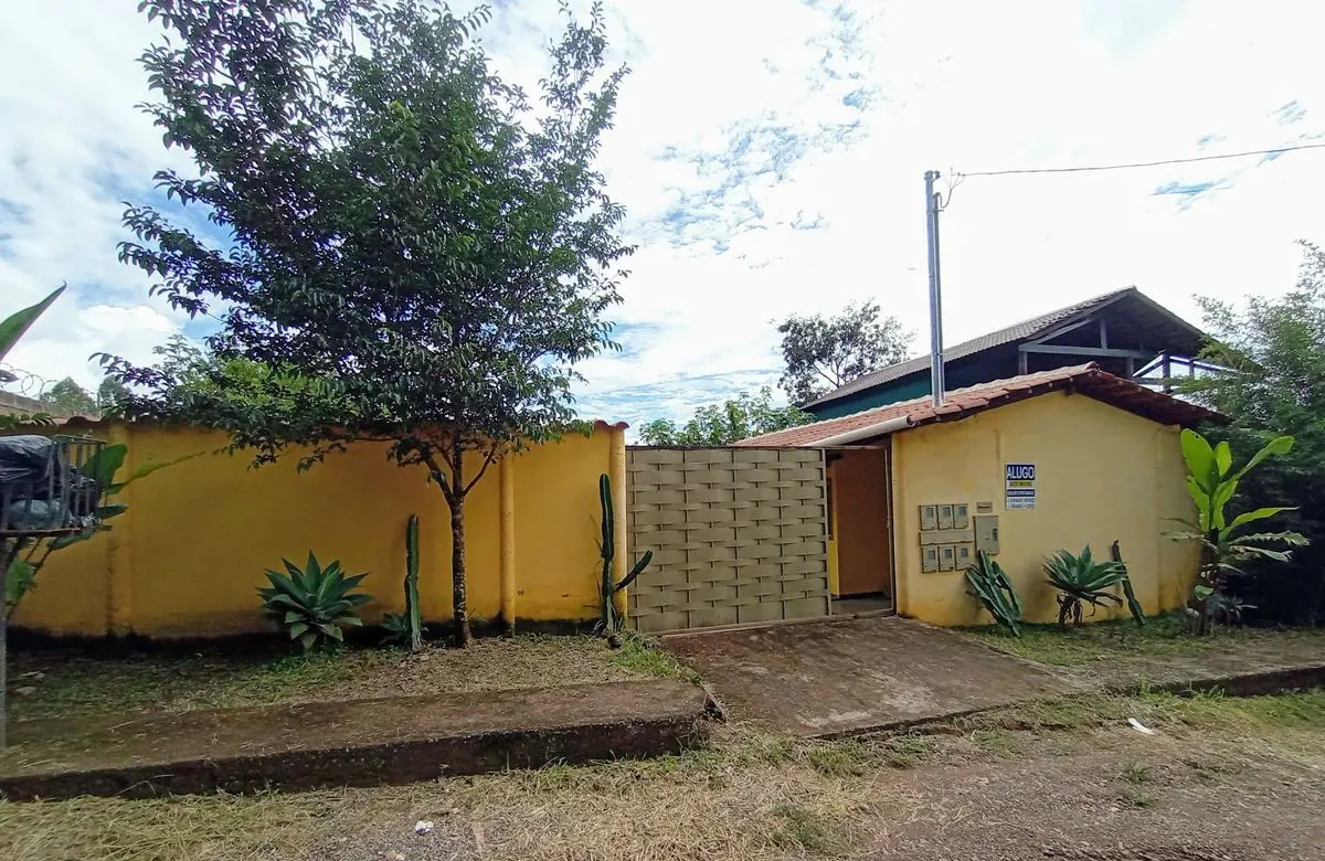 OPORTUNIDADE No melhor bairro de Alto Paraíso – Estância Paraíso. Casa com varan...