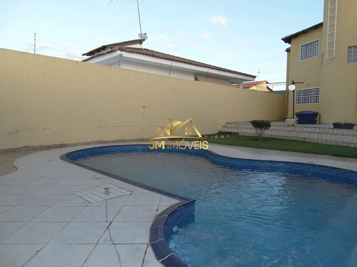 A JM IMÓVEIS vende excelente casa de pavimento no Condomínio RK. Compre com quem...