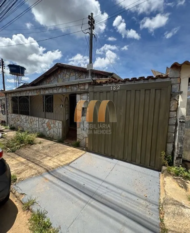 03 quartos, sendo 01 suite, sala, cozinha e garagem com espaço para 03 carros.Ca...