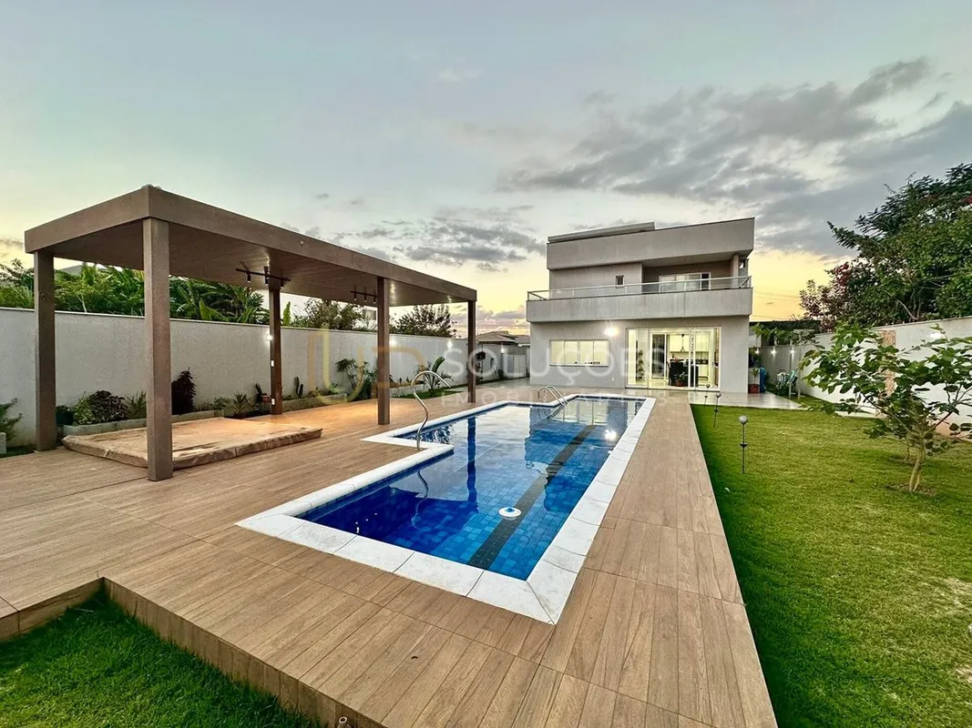 4 Suítes (3 c/ Closet) | 2 Vagas | Piscina | Armários Planejados | Terreno: 615m...