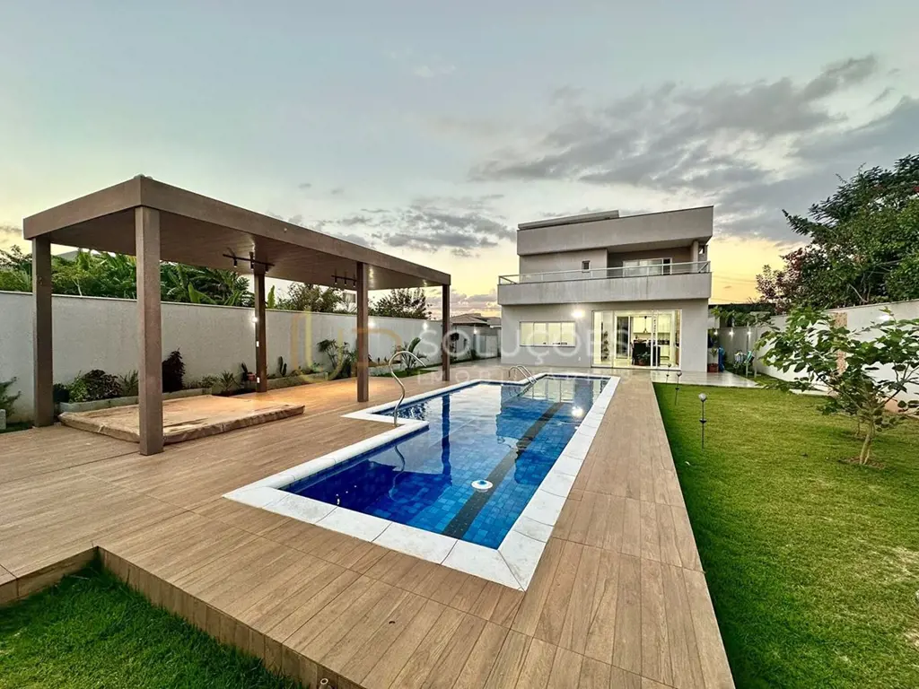 4 Suítes (3 c/ Closet) | 2 Vagas | Piscina | Armários Planejados | Terreno: 615m...