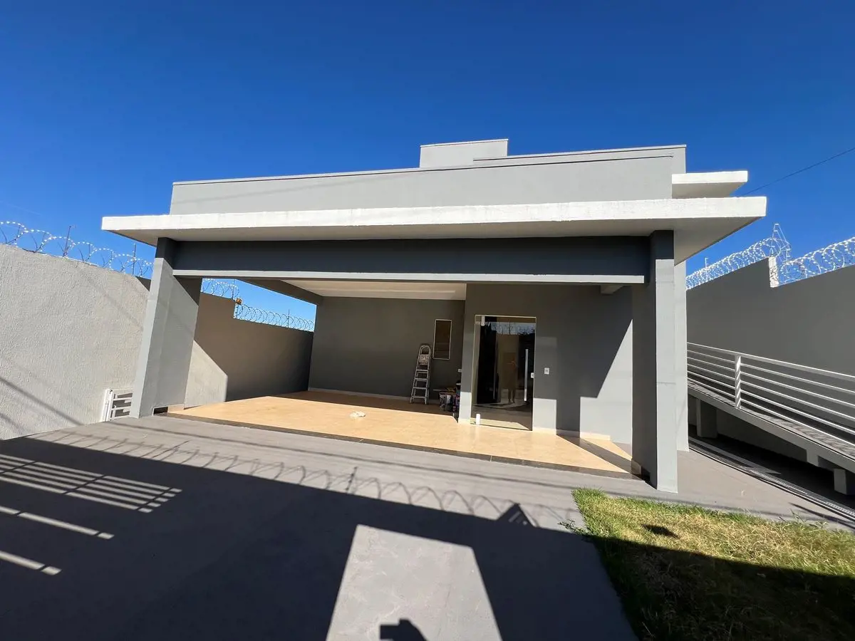 Excelente sobrado em Hidrolandia, Sendo 360m de terreno 195m de construção Piso ...