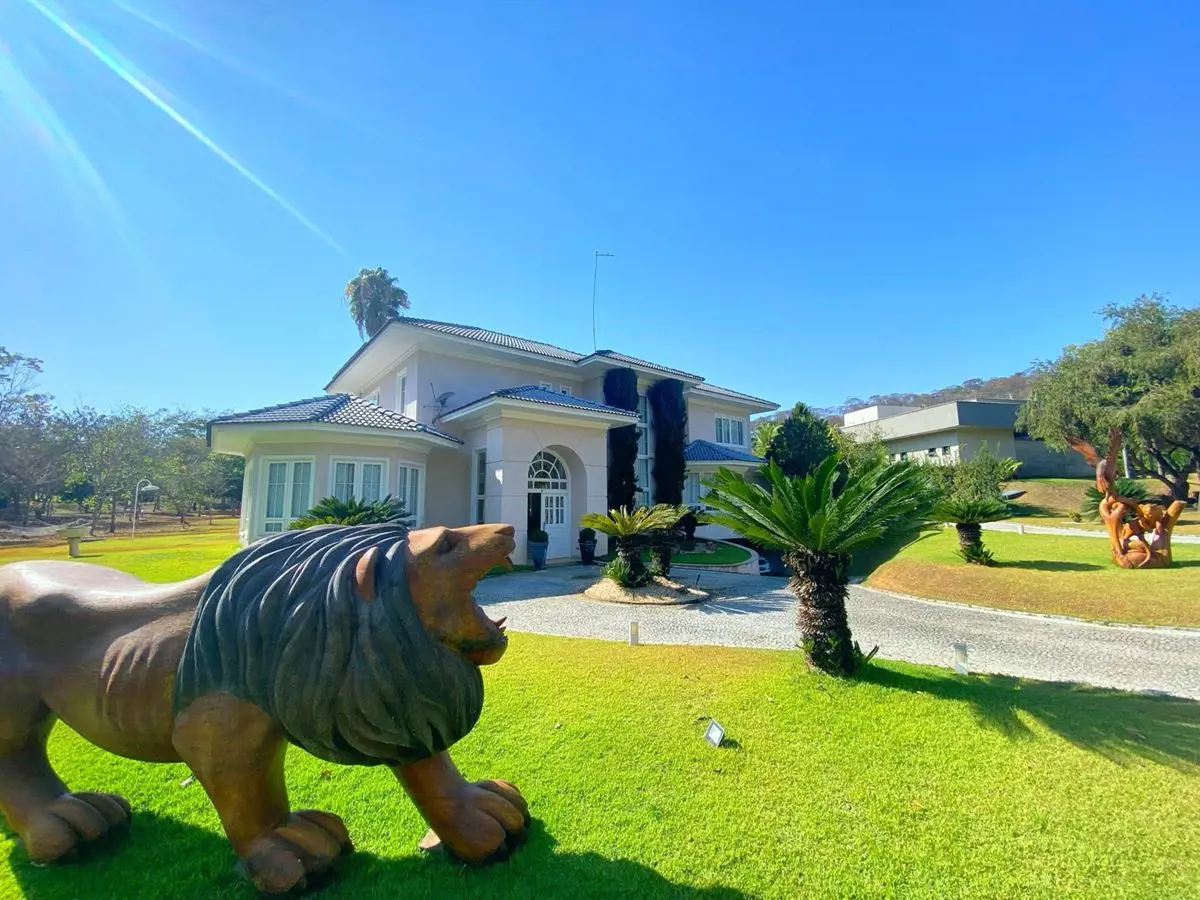 LINDÍSSIMO SOBRADO ESTILO AMERICANO COM 4 SUÍTES, MOBILIADOSuave, sensível e del...