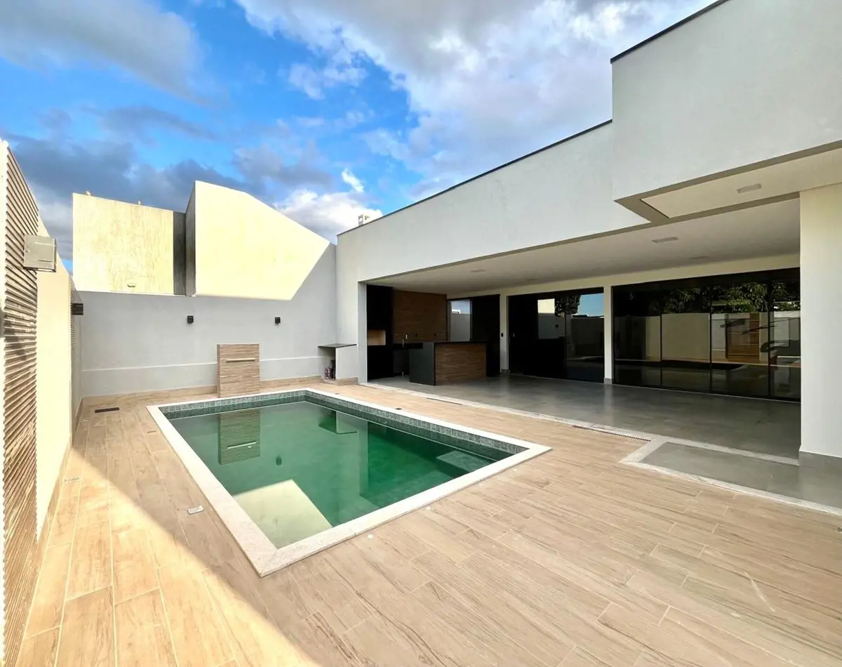 Julisce Alencar Assessoria Imobiliária vende...Casa térrea localizada no Cond. R...