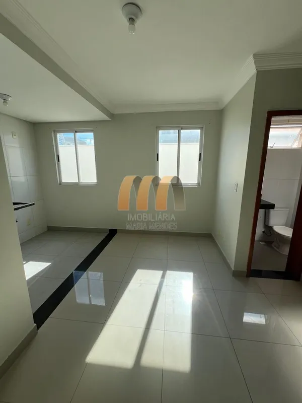 01 quarto, sala, cozinha conjugada e banheiro social. Não tem garagem. 23/05/24