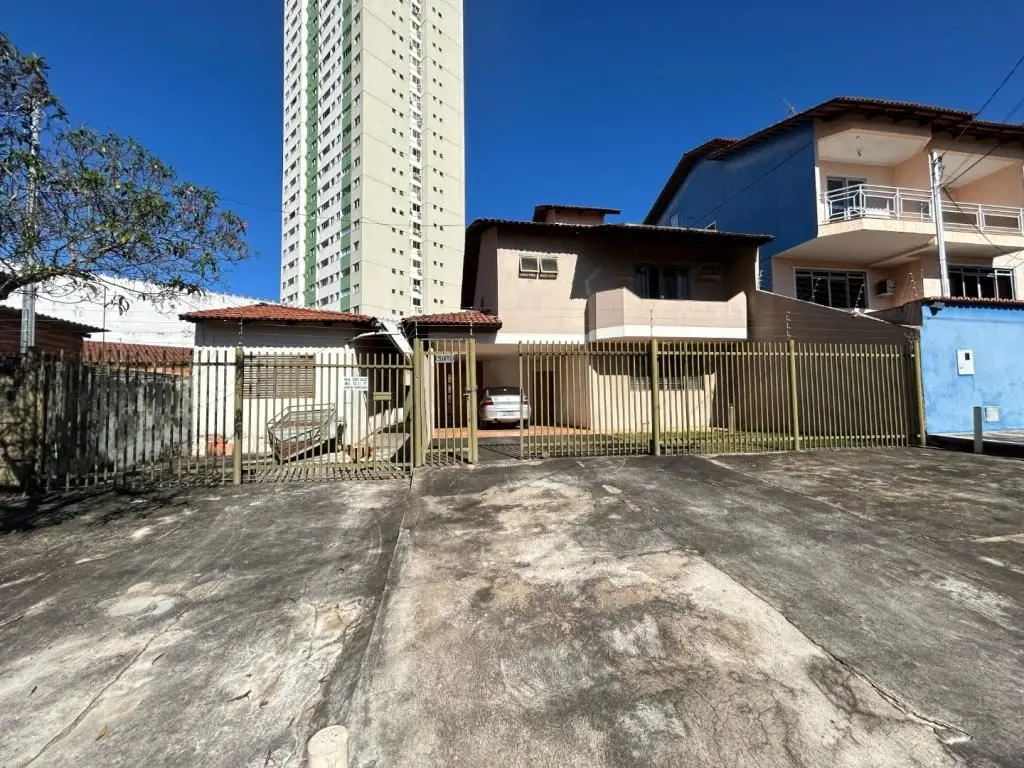 Sobrado no Jardim Esmeralda!Com uma área construída de 230m² e totalizando 415m²...