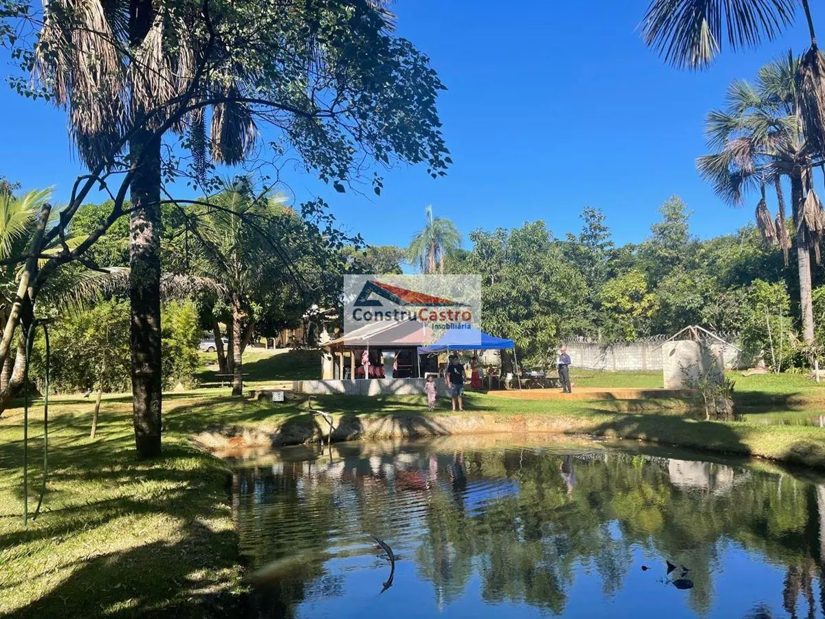 Chacara toda gramada e com várias árvores, Terreno 3821,40 m² Construido 448,00m...