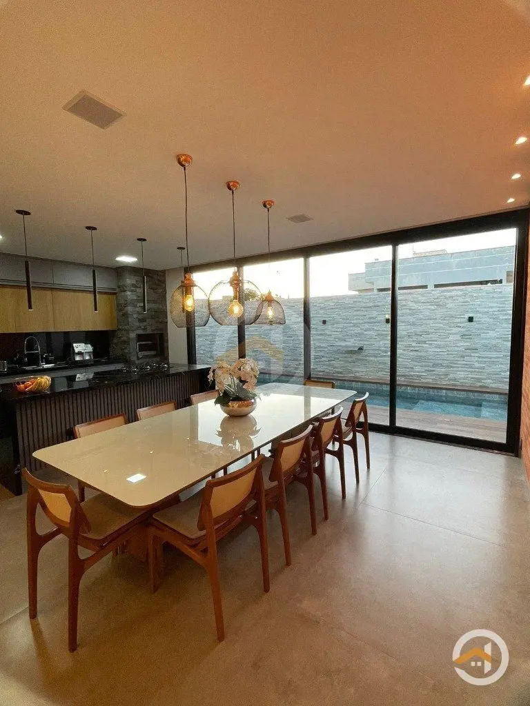 Linda casa de alto padrão, com acabamento premium e todo o conforto para desfrut...