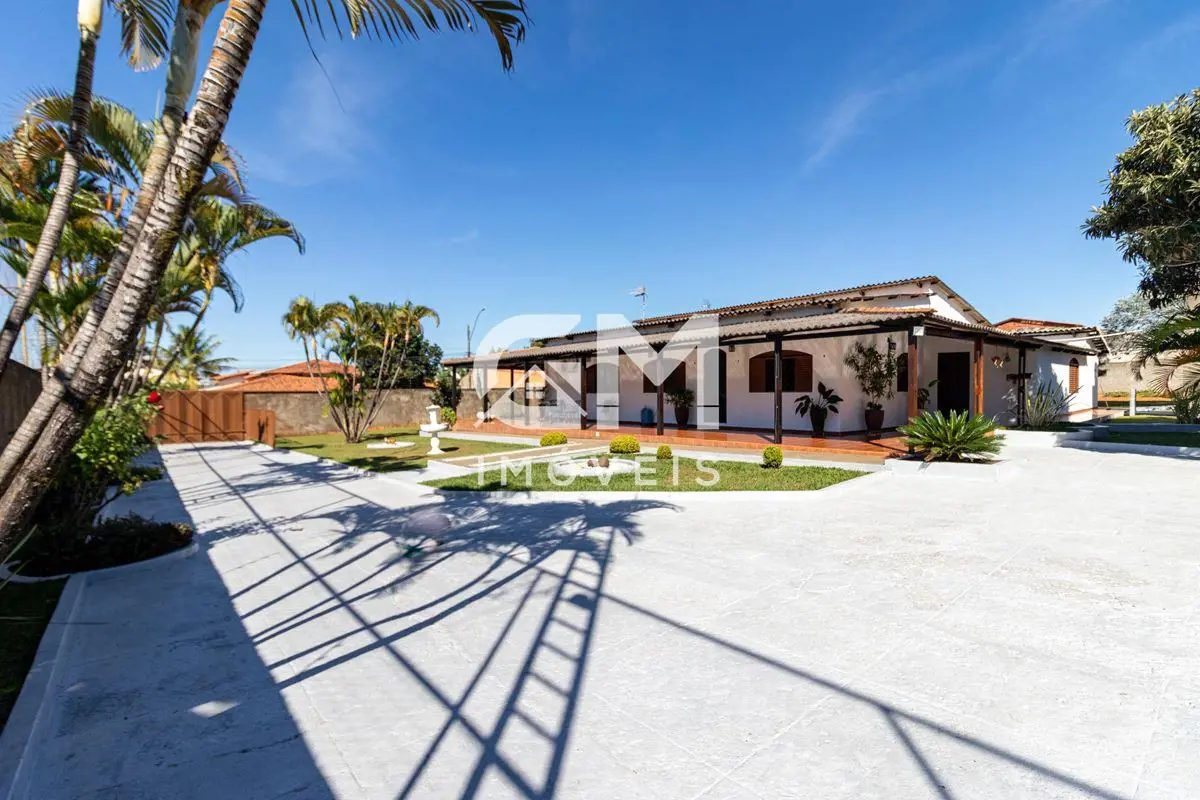 A GM Imóveis vende casa com localização privilegiada na Qms 47 Setor de Mansões ...