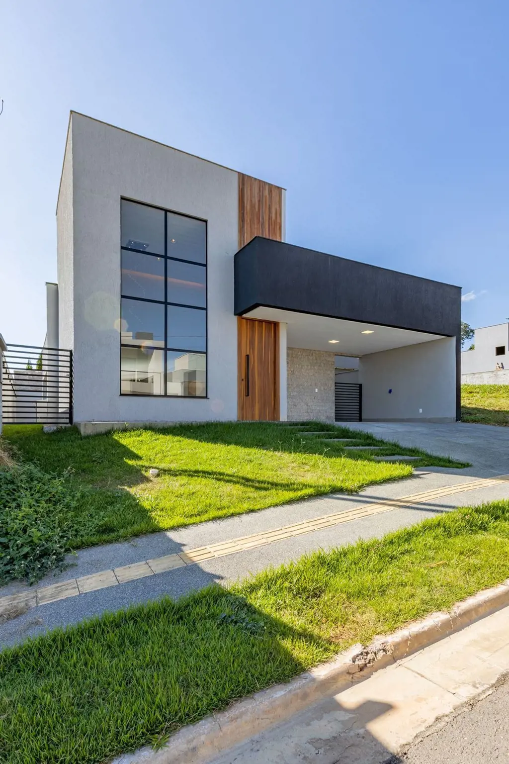 Procurando uma casa de condomínio nova e pronta para morar? Apresentamos esta be...