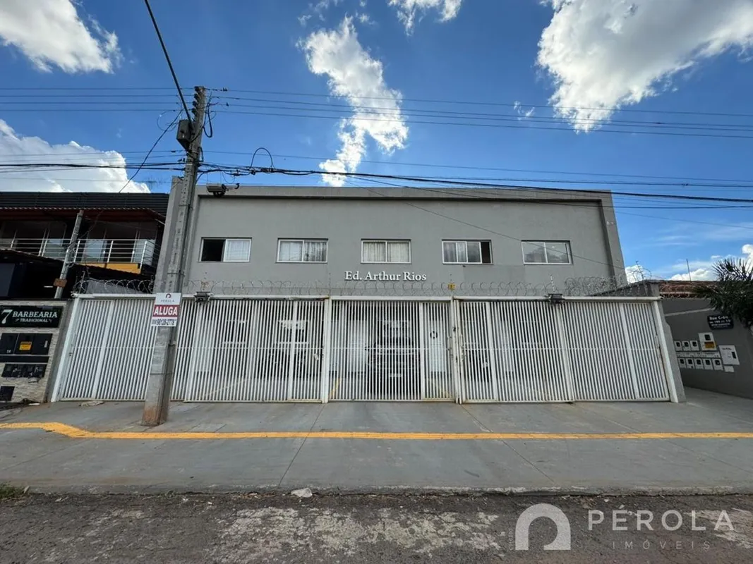 Kitnet com um quarto, banheiro social, cozinha conjugada com sala e área de serv...