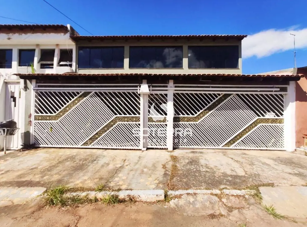 Soterra Imobiliária disponibiliza para venda, uma ótima CASA na QNL 02.Casa de 3...