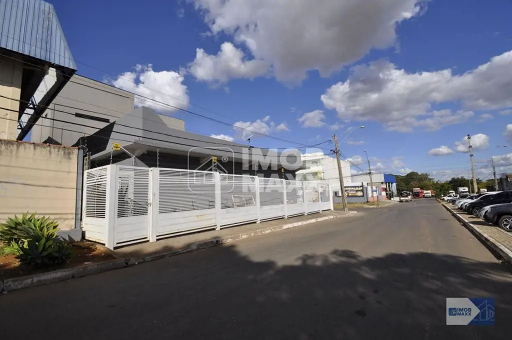 EUDES e FRAN (consultores imobiliários) 61 9.8202-6096 Este é um imóvel que não ...