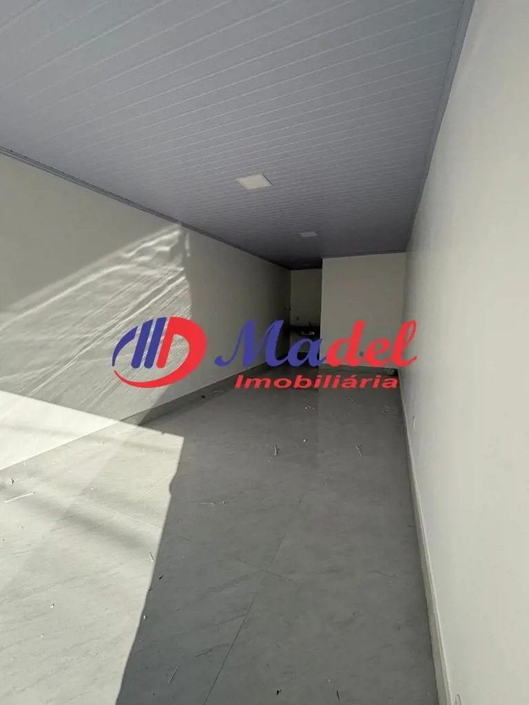 Madel Imobiliária aluga excelente loja na quadra 02 de Sobradinho de frente a qu...