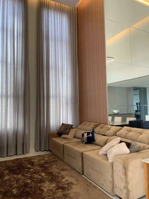 - Composta de 4 Suítes (Todas com Closet, espaço para bancada de estudo/homeoffi...