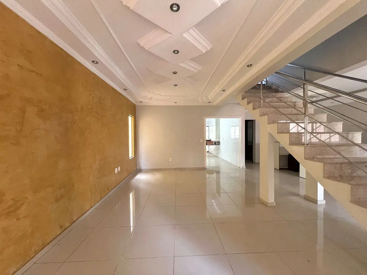 Vendo excelente Sobrado em Ceilândia centro, localizado na QNM 01, próximo à pad...