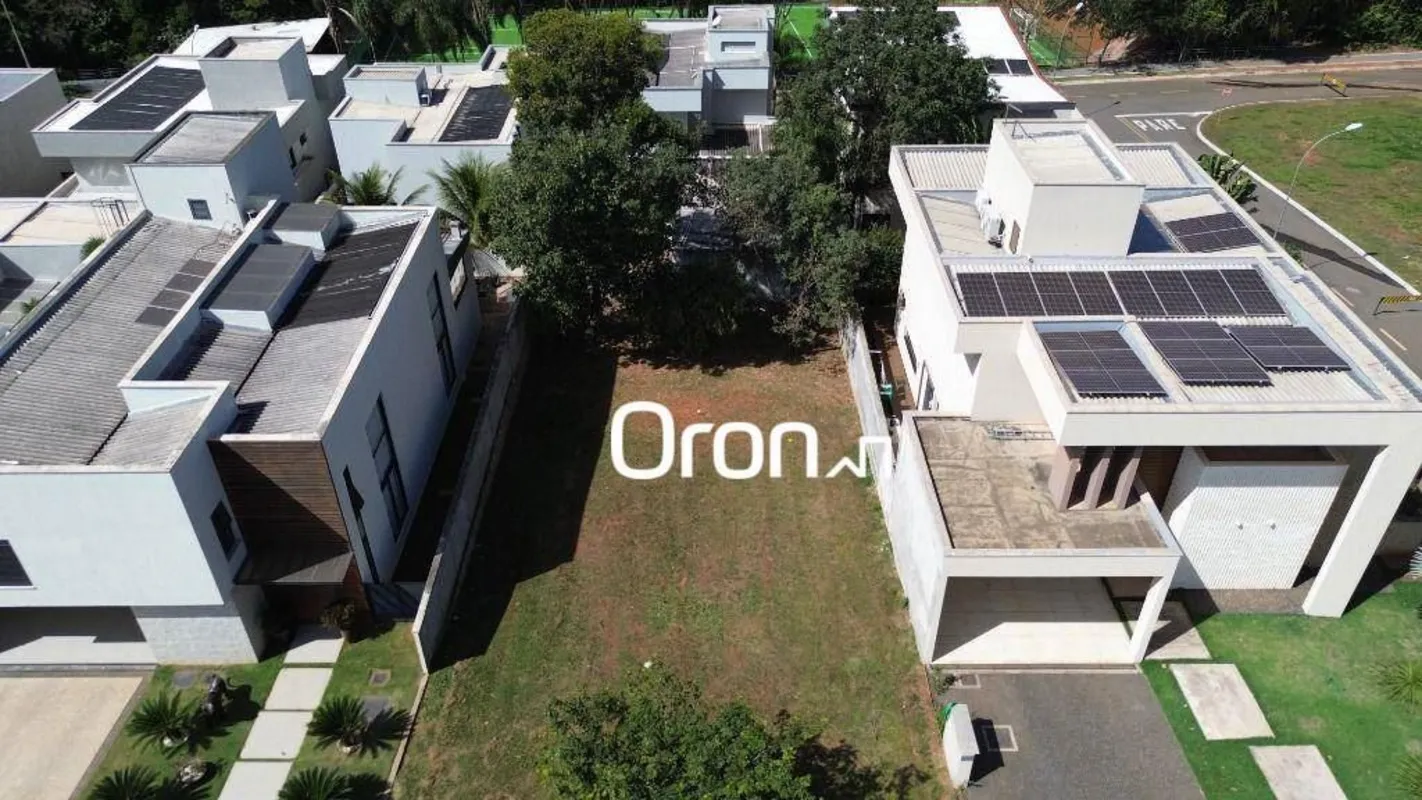 CÓDIGO DO IMÓVEL: TE0949LOCALIZAÇÃO:Em condomínio com localização privilegiada, ...