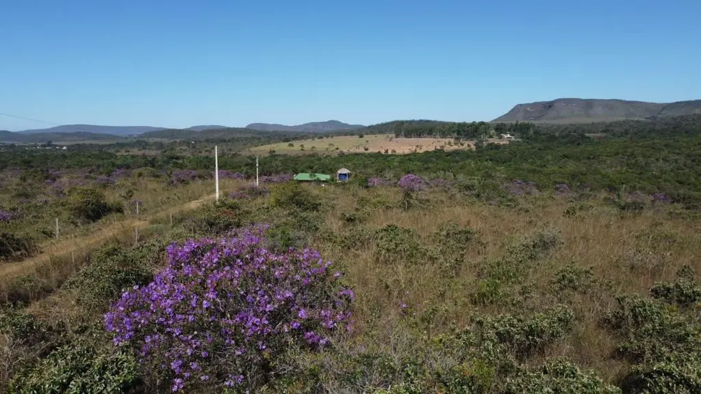 QUER MORAR OU INVESTIR?Propriedade escriturada com área de 40.000 m² com um córr...