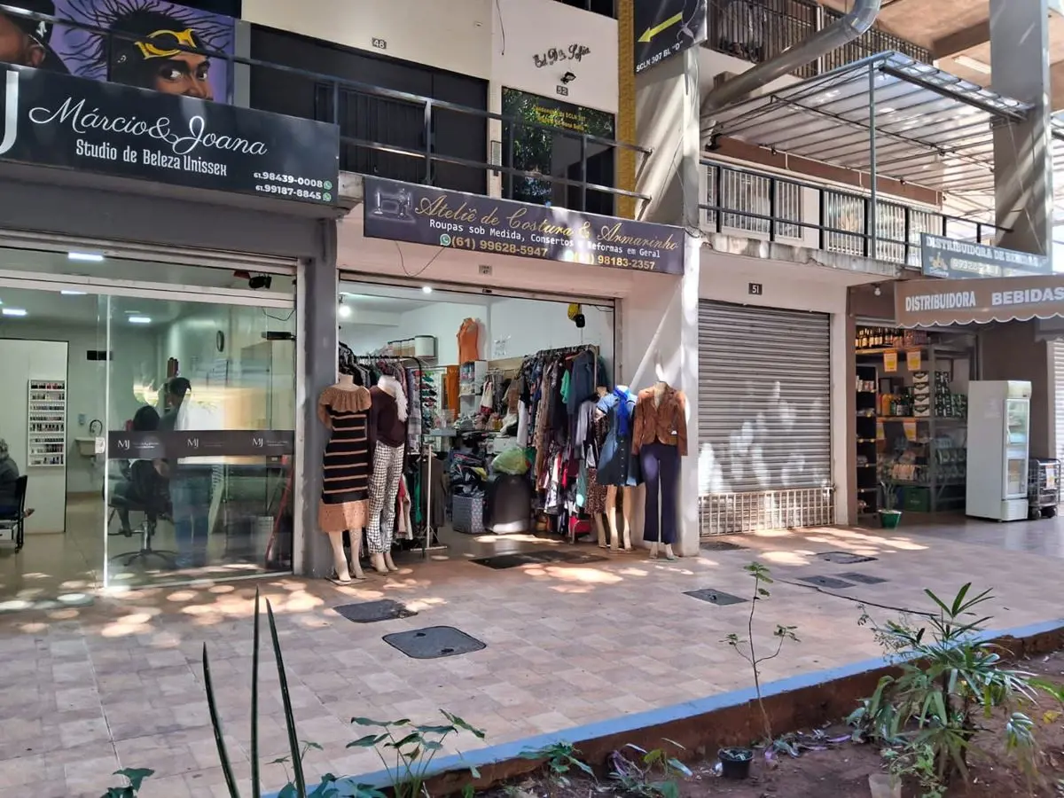 DESOCUPADA !!! Loja com 32 metros com banheiro desocupada pronto para montar seu...