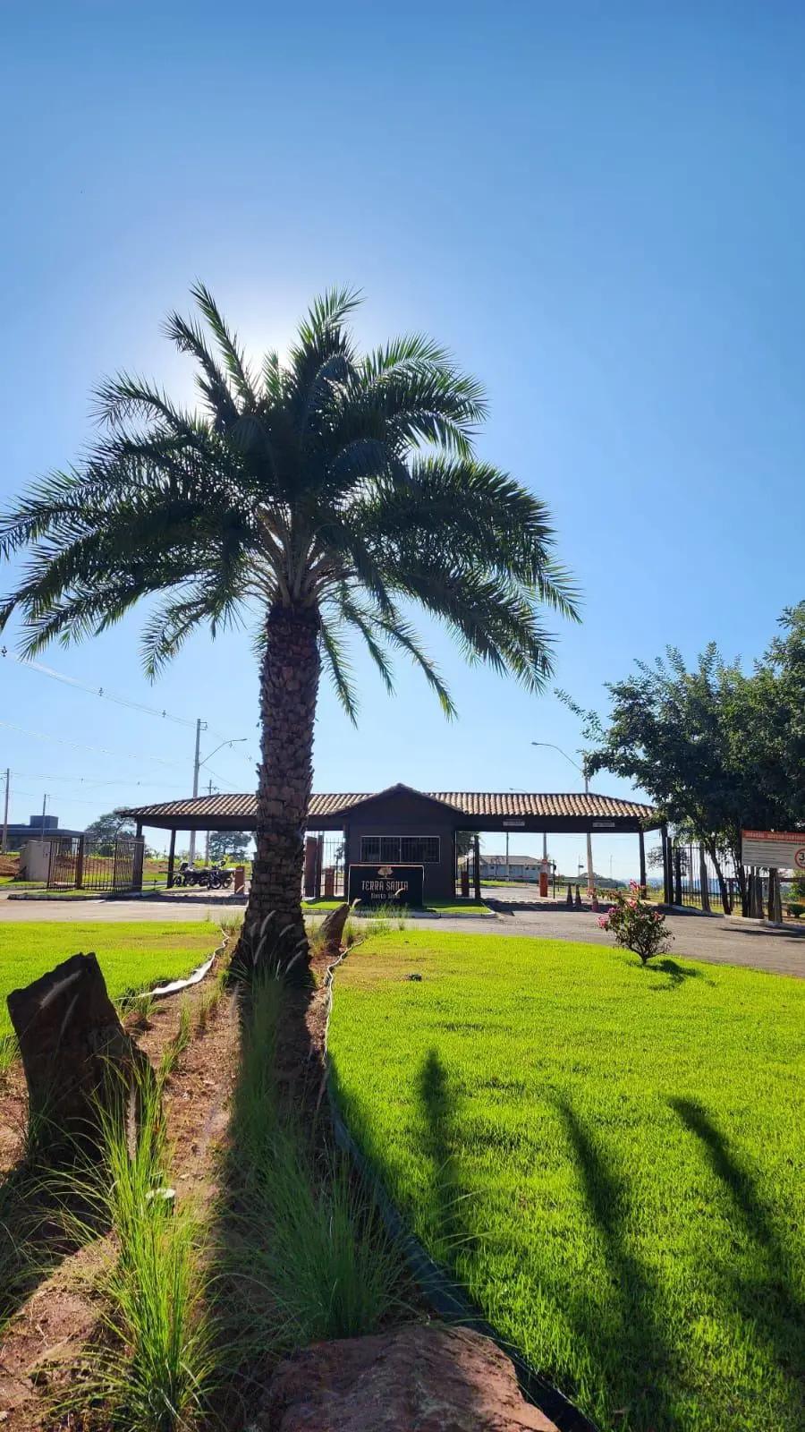 Lote em condomínio fechado com 1.550m², sendo 25.00m² frente e fundo, e 62.00m² ...