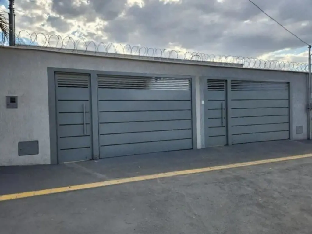 Vende-se um imóvel no Setor Jardim Presidente com projeto moderno, sala e cozinh...