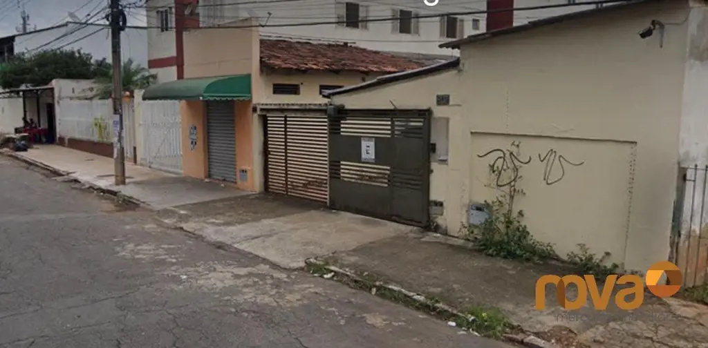 Terreno grande a venda com área de 617,55m², sendo 15,00m de frete, 15,00m de fu...