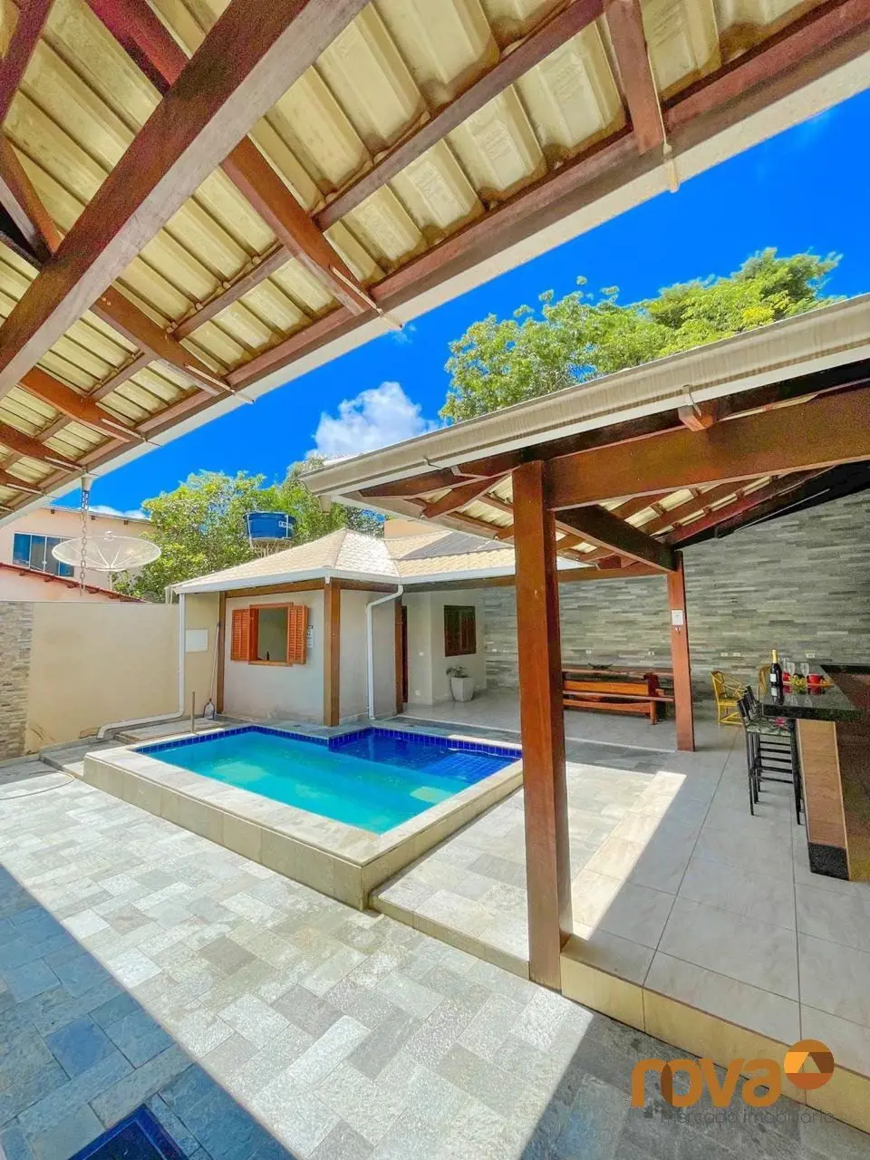 Casa 5 quartos, sendo 1 suíte master com closet ,rica em armários,piscina aqueci...