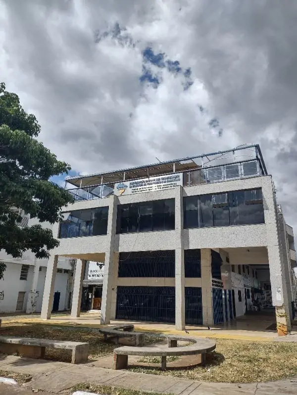 Alugamos excelente Prédio de Esquina, na SCLRN 710, composto de:1) - Loja térrea...